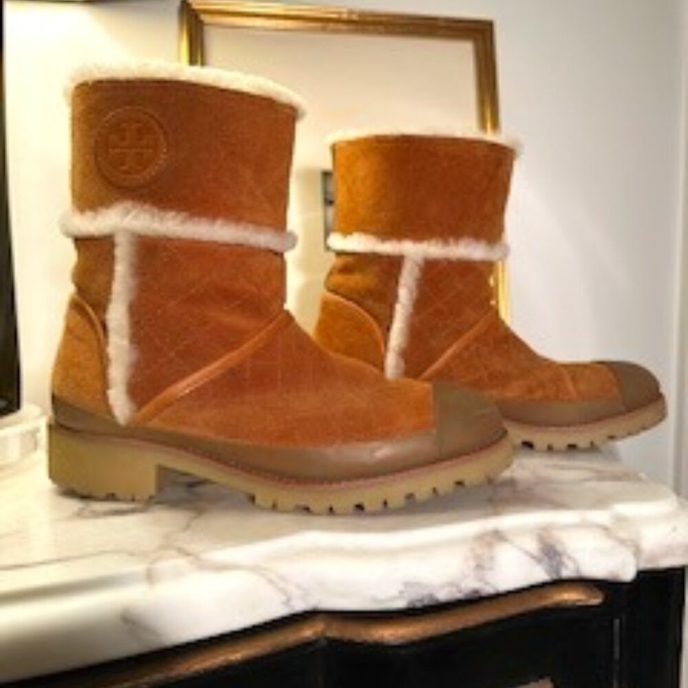 Classic Tory Burch Suede/Quilted Sheepskin-Lined Boots. Lug Sole Size 9M